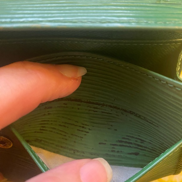 Louis Vuitton Green Epi leather Sarah Project Wallet - Picture 9 of 11
